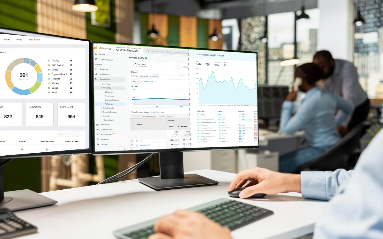 Nuevos mercados: Persona analizando datos en un computador