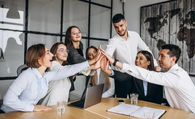 Trabajo en equipo con alineamiento cultural